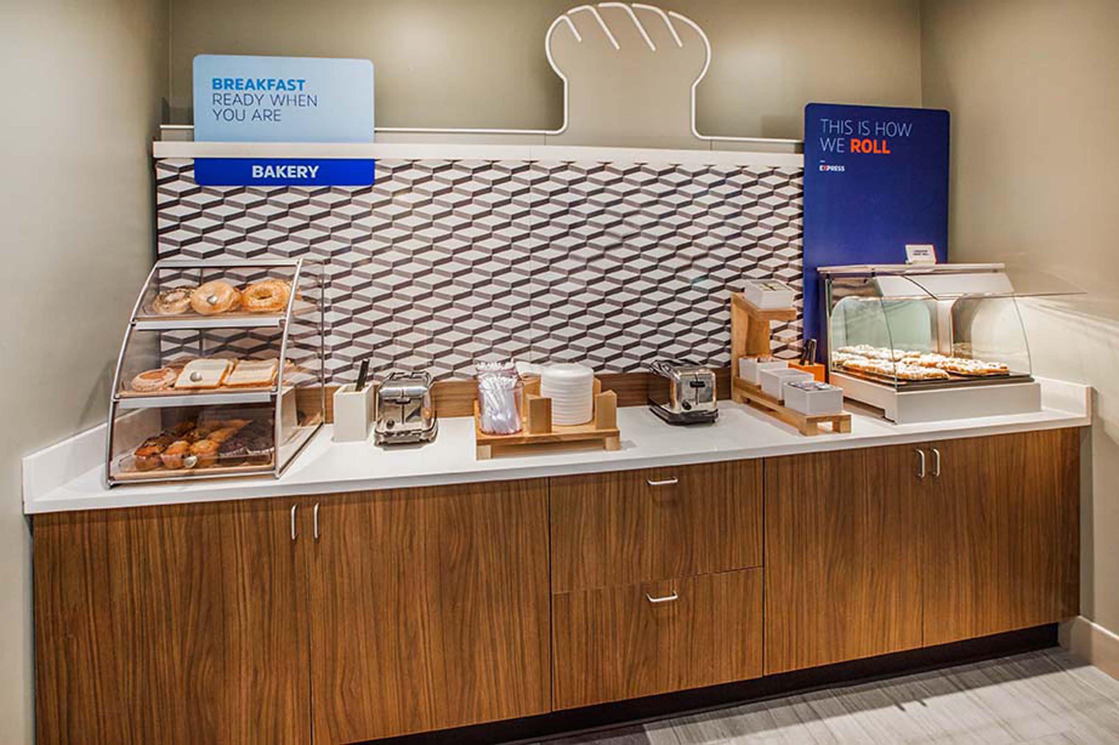 Holiday Inn Express & Suites Rocky Mount Smith Mountain Lake By Ihg Dış mekan fotoğraf