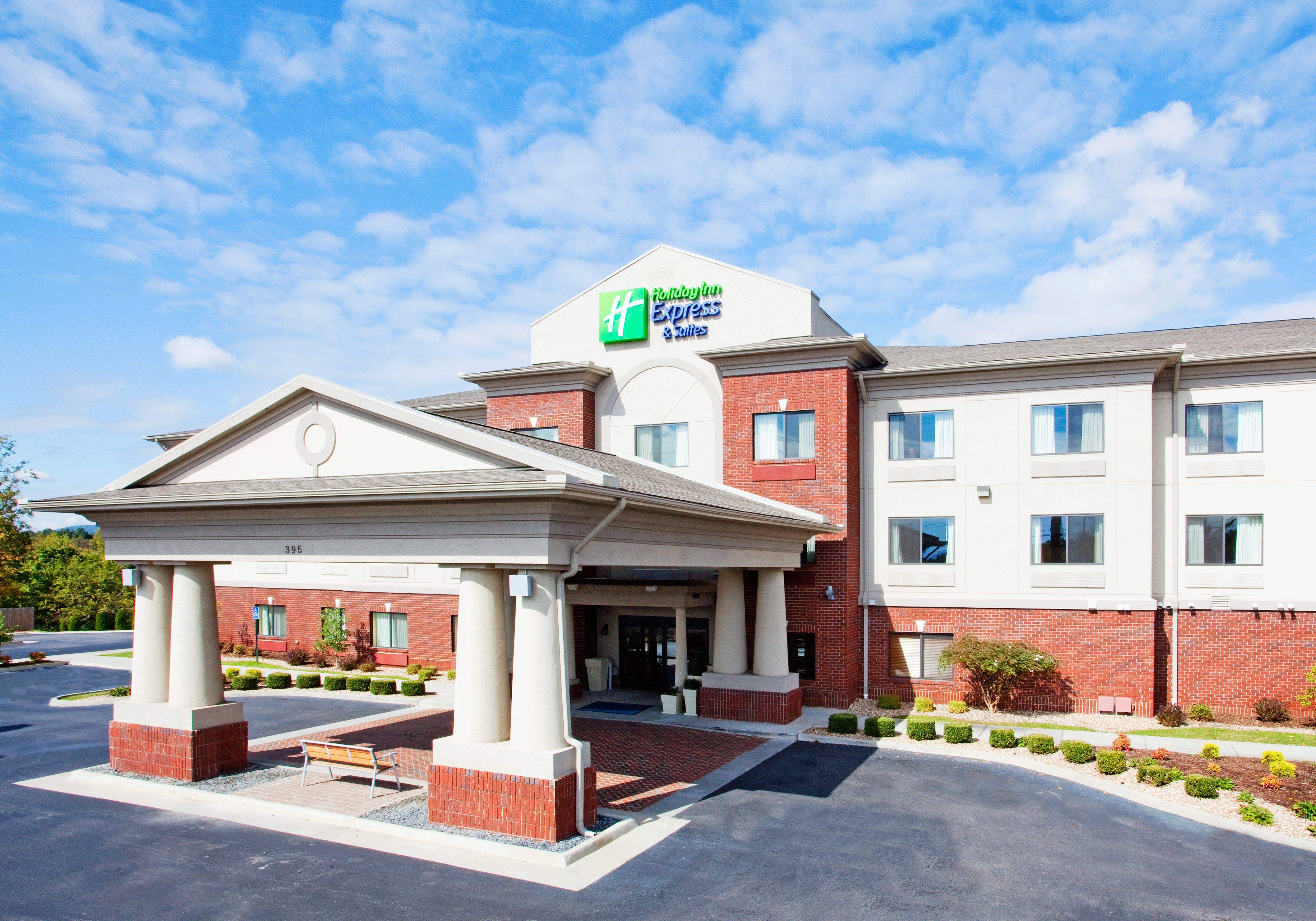 Holiday Inn Express & Suites Rocky Mount Smith Mountain Lake By Ihg Dış mekan fotoğraf