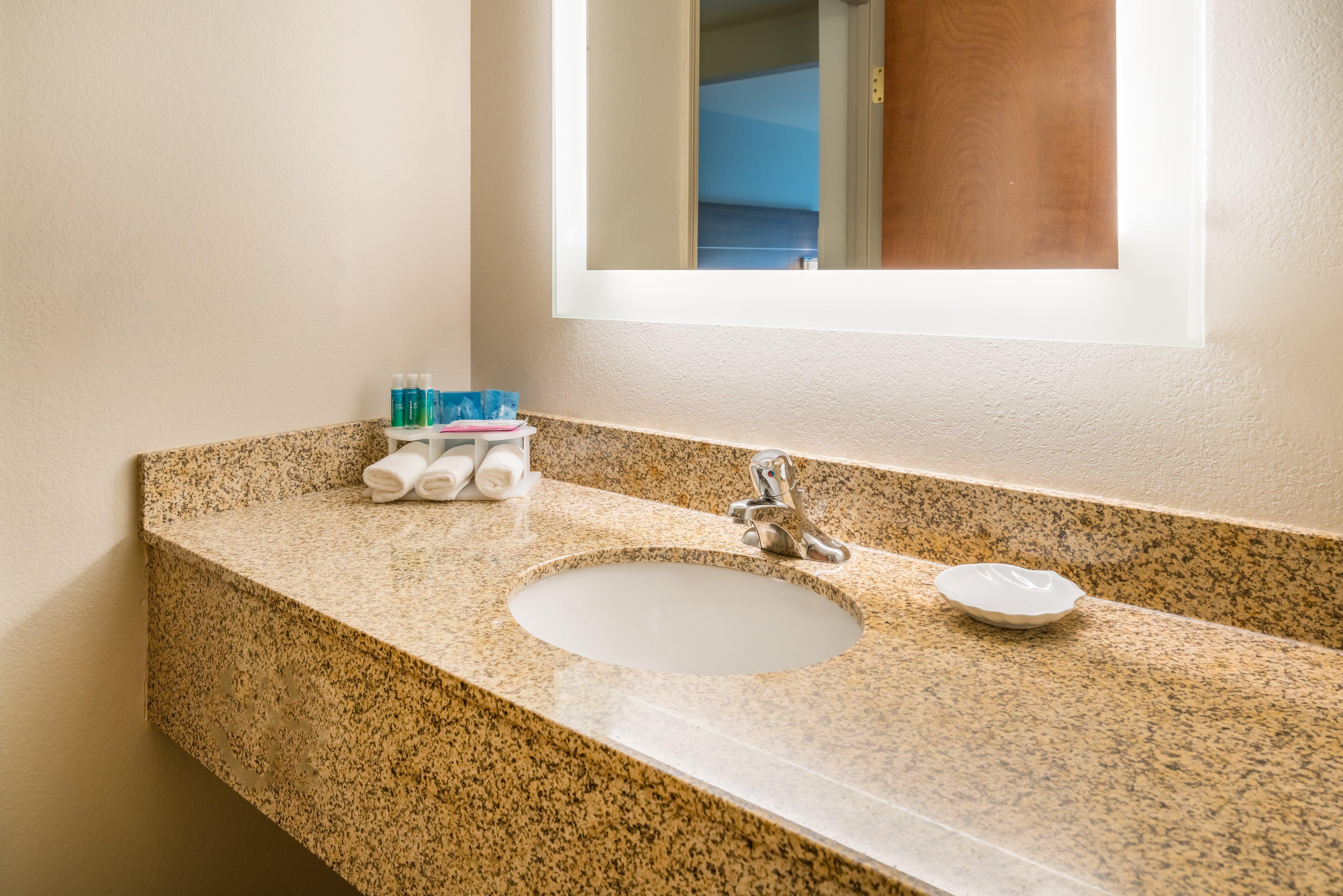 Holiday Inn Express & Suites Rocky Mount Smith Mountain Lake By Ihg Dış mekan fotoğraf