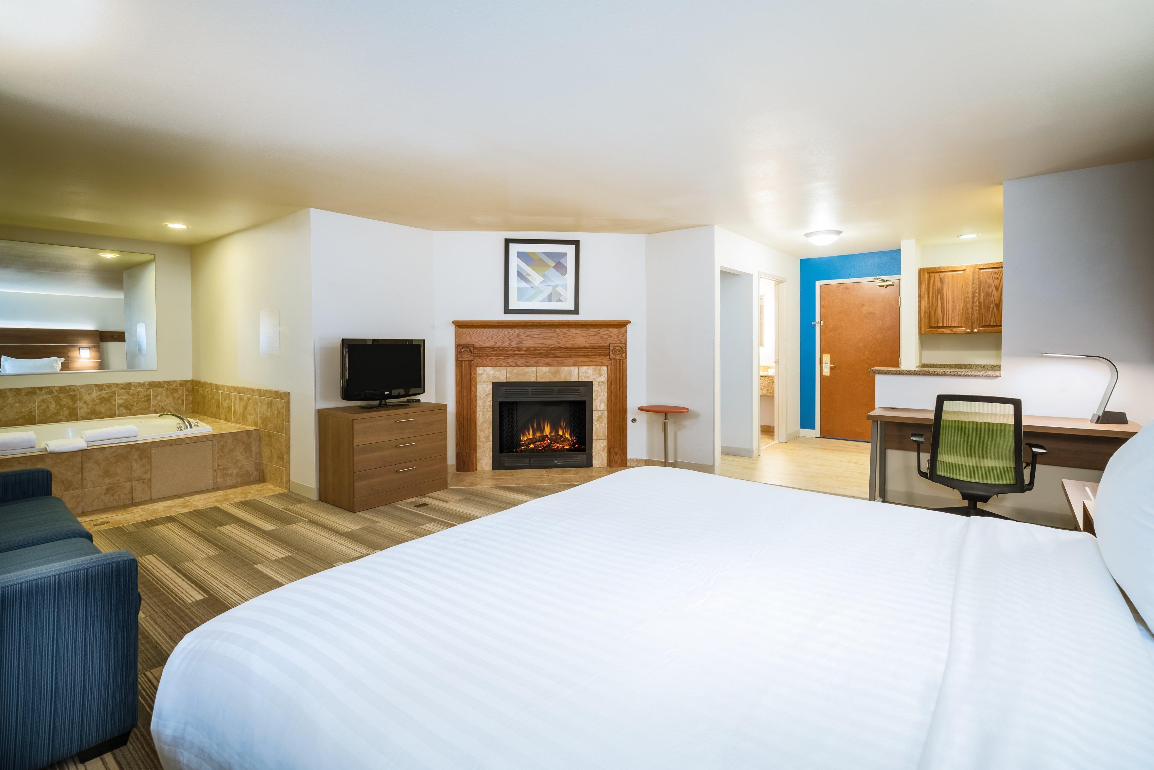 Holiday Inn Express & Suites Rocky Mount Smith Mountain Lake By Ihg Dış mekan fotoğraf
