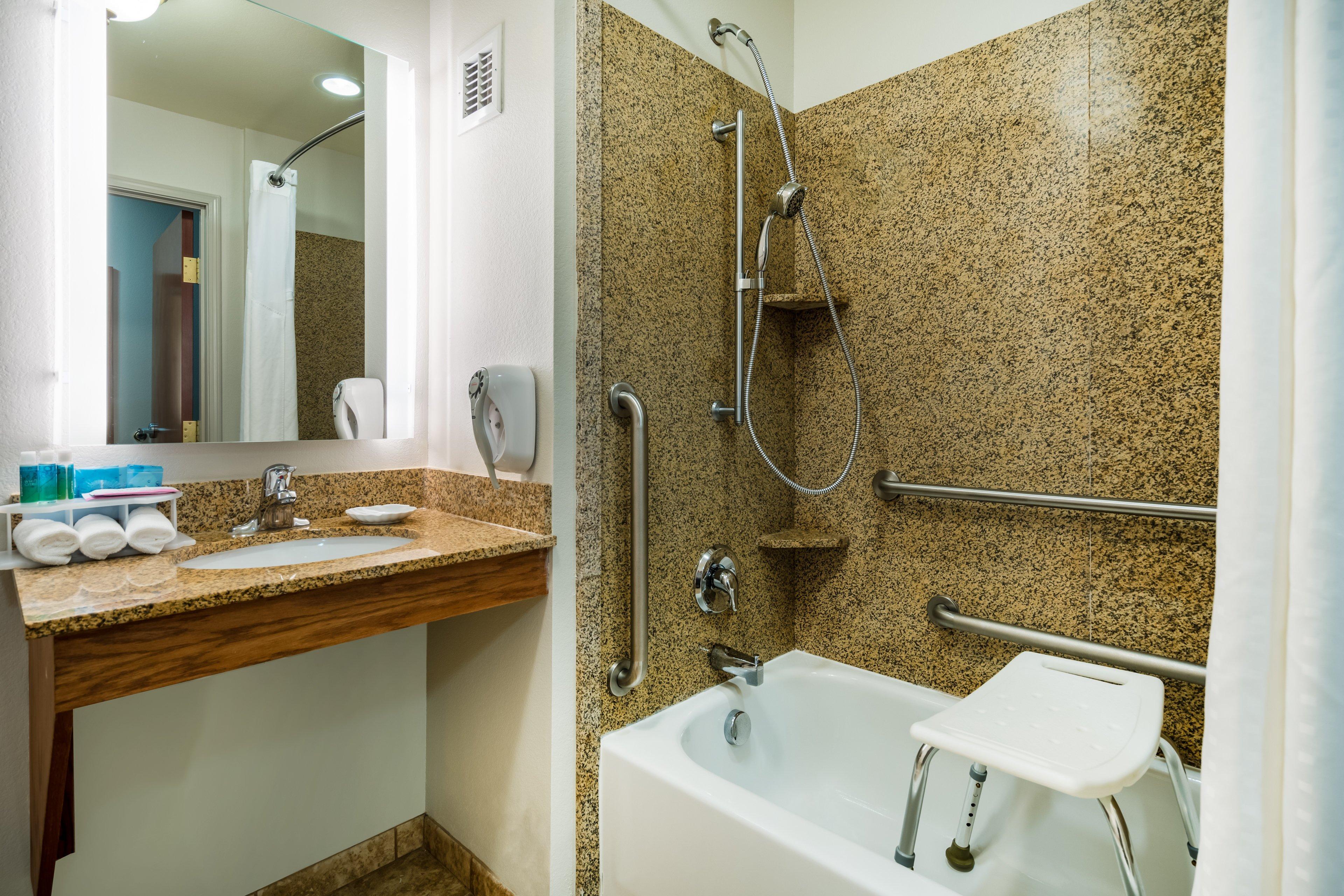 Holiday Inn Express & Suites Rocky Mount Smith Mountain Lake By Ihg Dış mekan fotoğraf
