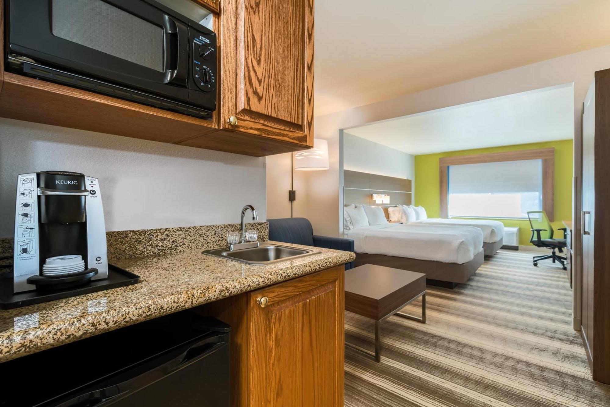 Holiday Inn Express & Suites Rocky Mount Smith Mountain Lake By Ihg Dış mekan fotoğraf