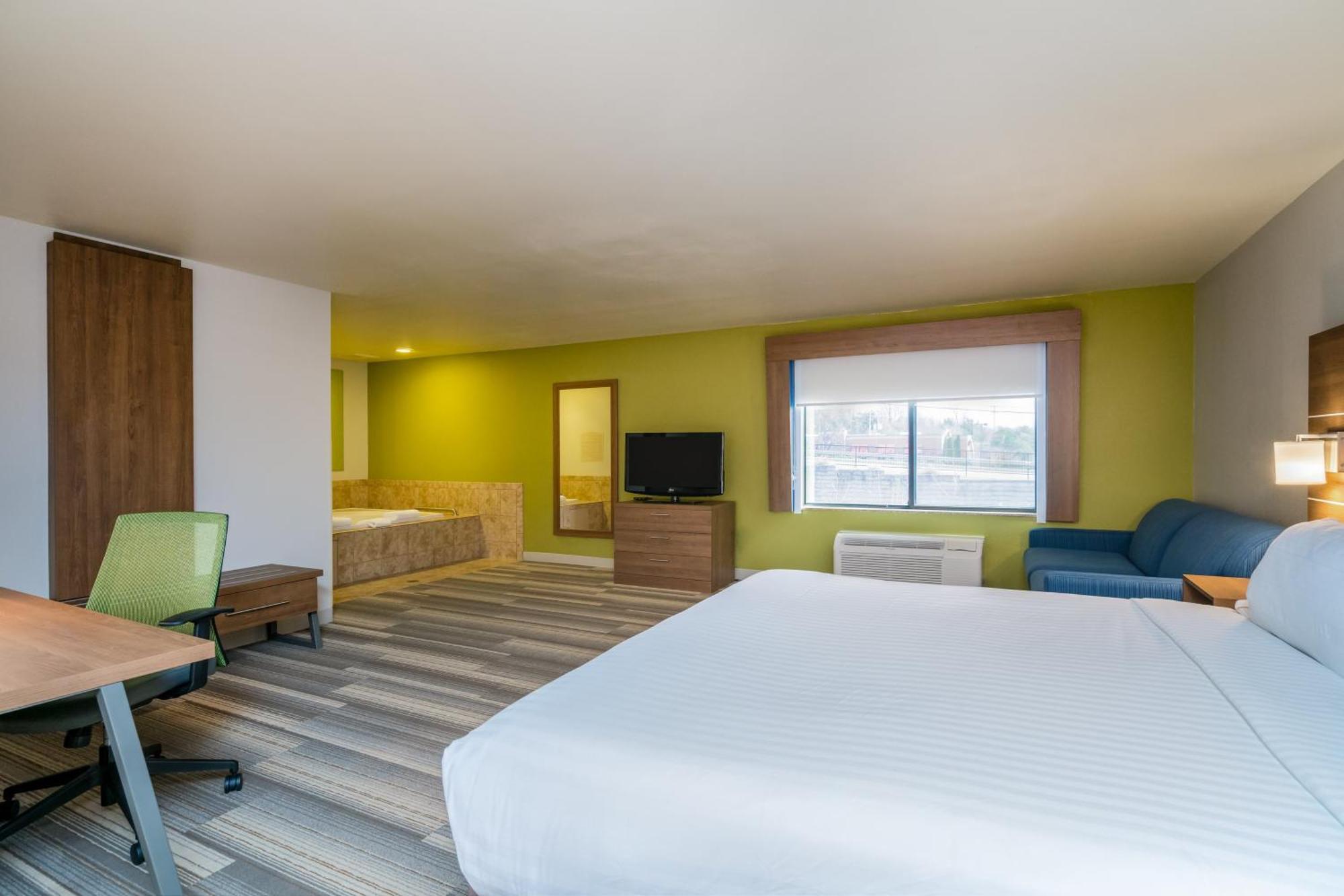 Holiday Inn Express & Suites Rocky Mount Smith Mountain Lake By Ihg Dış mekan fotoğraf