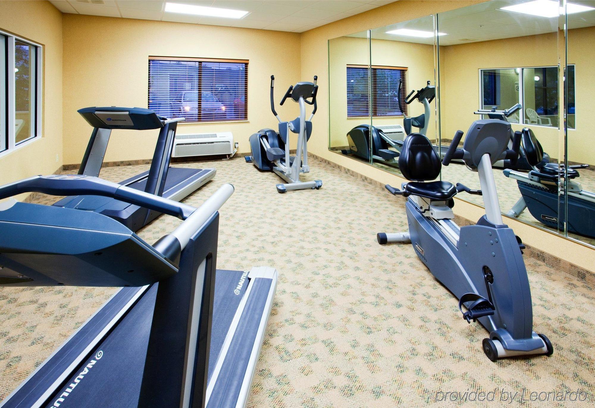 Holiday Inn Express & Suites Rocky Mount Smith Mountain Lake By Ihg Konforlar fotoğraf