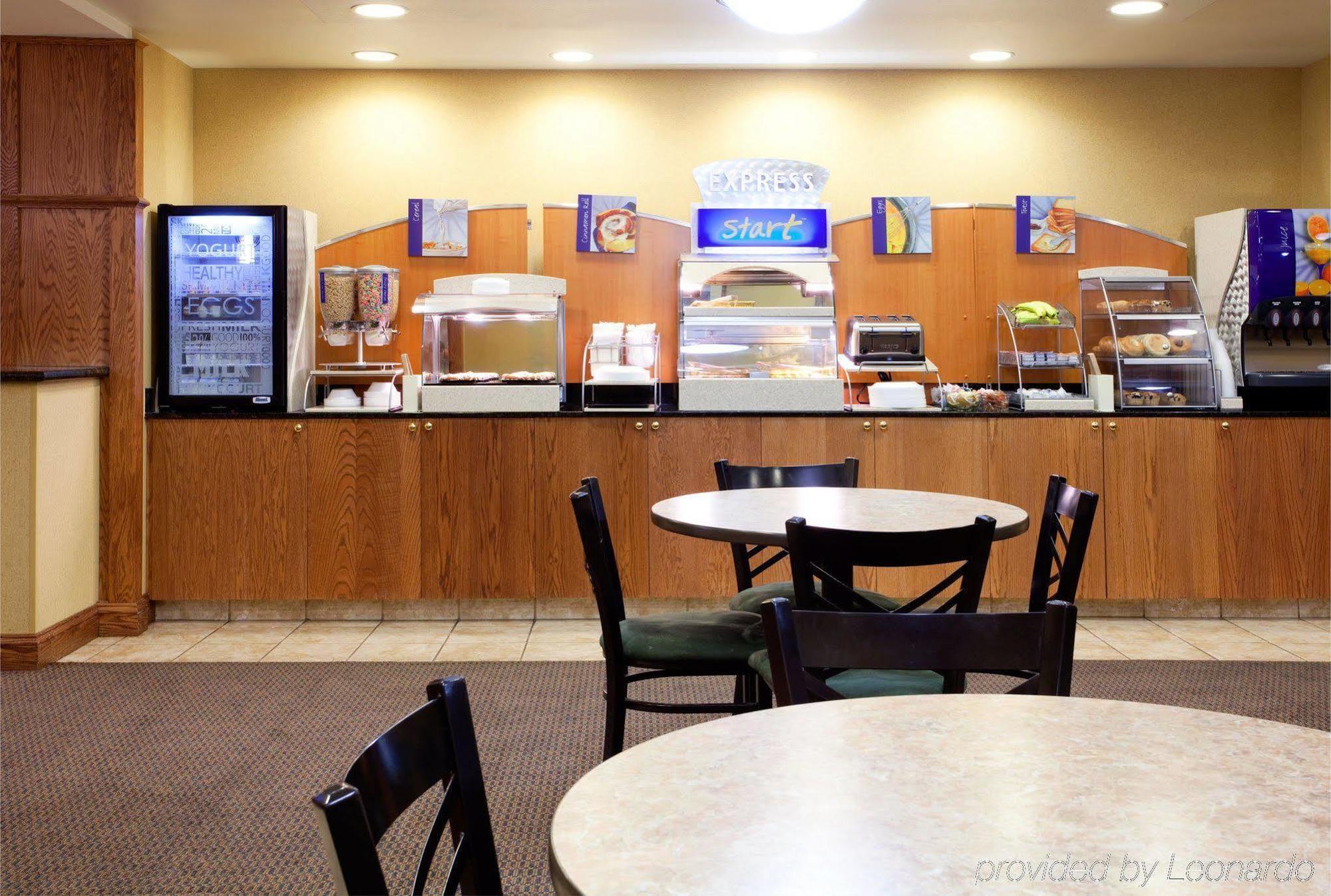 Holiday Inn Express & Suites Rocky Mount Smith Mountain Lake By Ihg Restoran fotoğraf